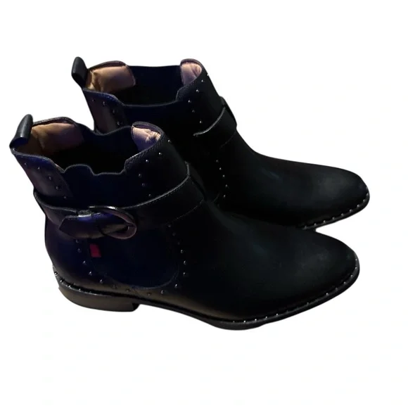 Sleek Black Ankle Boots - Picture 3 of 5